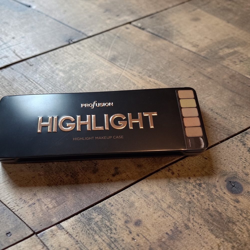 Profusion Cosmetics Highlight Makeup Case - Multi-Color